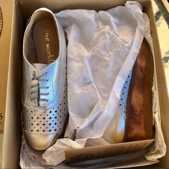 Five Worlds Silver Shoes wood platform shoes  lace up  New In Box 5M - Picture 12 of 16